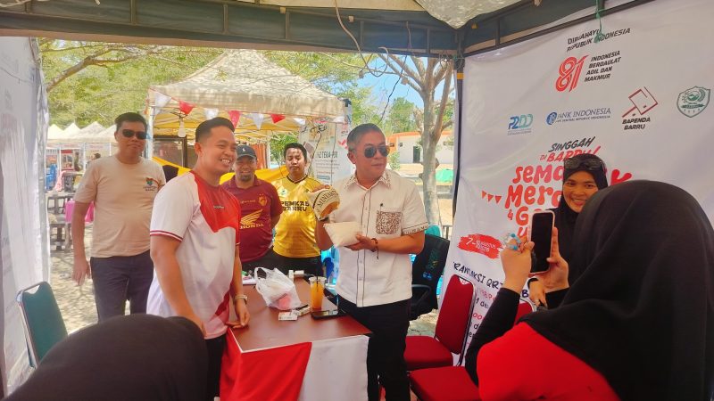 Tak Hanya Pantau Lomba Tradisional, Wabup Barru Juga Dorong UMKM dan Sosialisasi Pembayaran PBB Lewat QRIS
