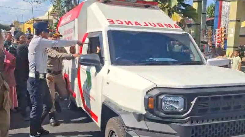 Ambulans di Pinrang Tabrak Penonton Karnaval, Sopir Dapat Bogem Mentah