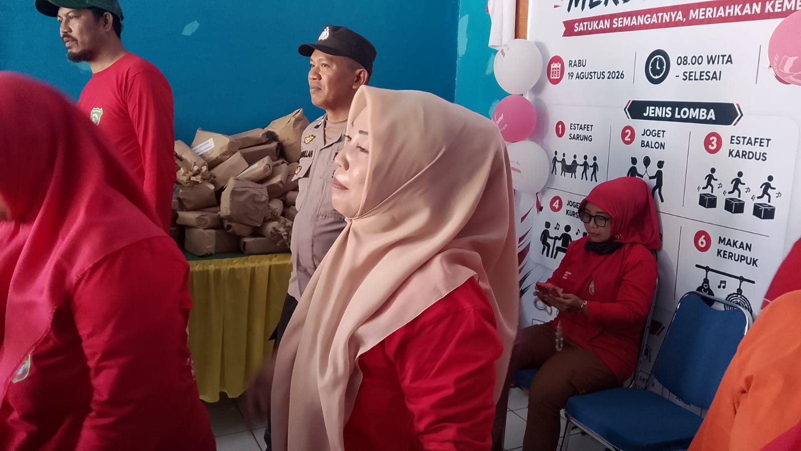 Bhabinkamtibmas Polsek Pangkajene Pantau Lomba HUT Proklamasi Kemerdekaan RI ke-81 di Bonto Perak