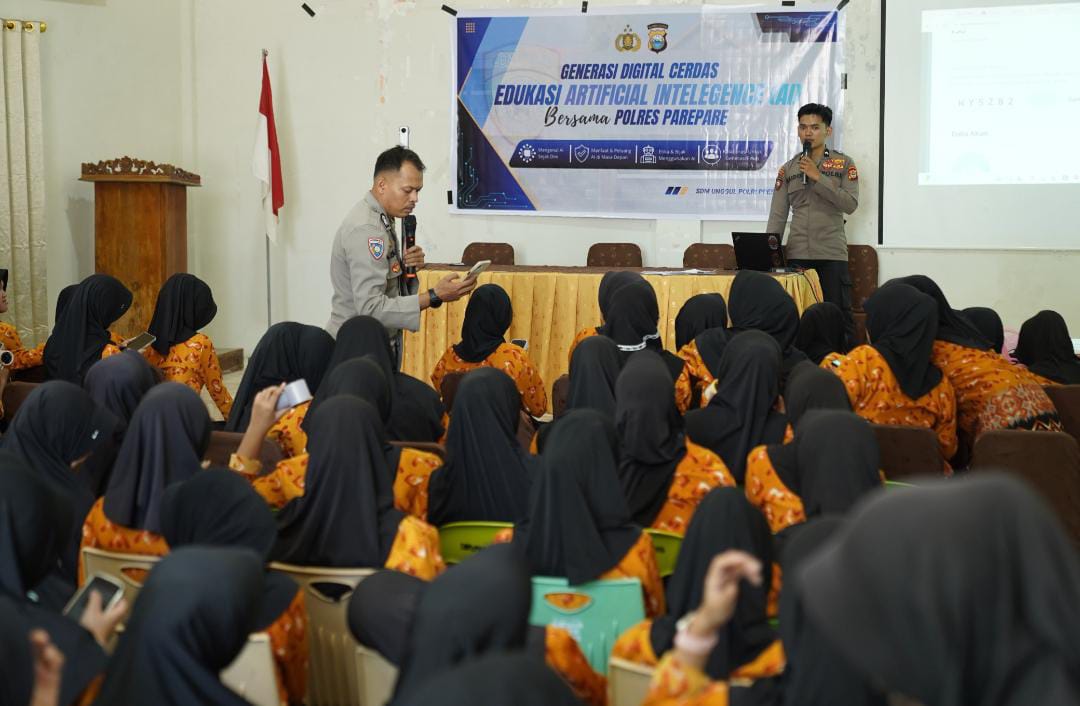 Bhabinkamtibmas Kampung Baru Gelar Pelatihan AI untuk 90 Siswa SMKN 3 Parepare