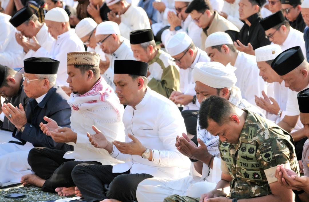 Walikota dan Wawali Salat Istisqa bersama Warga Parepare, Munajat Memohon Turunnya Hujan