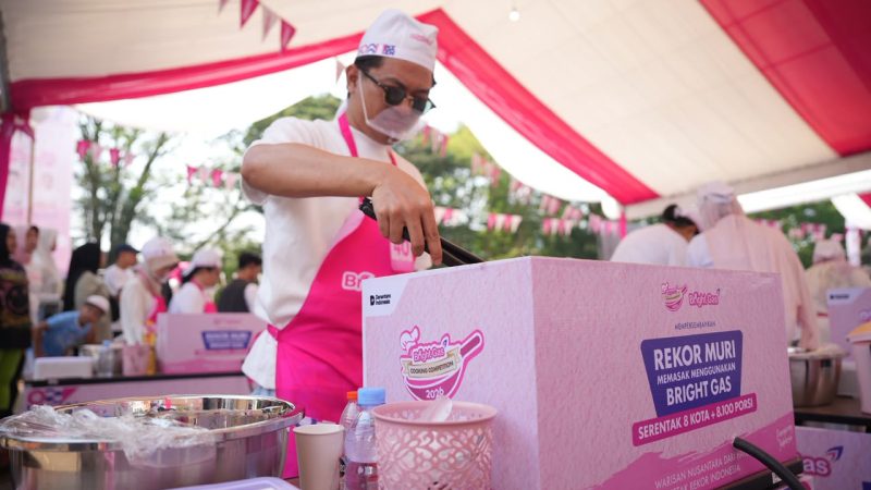 Pertamina Sulawesi Catat Rekor MURI Memasak Serentak di 8 Kota