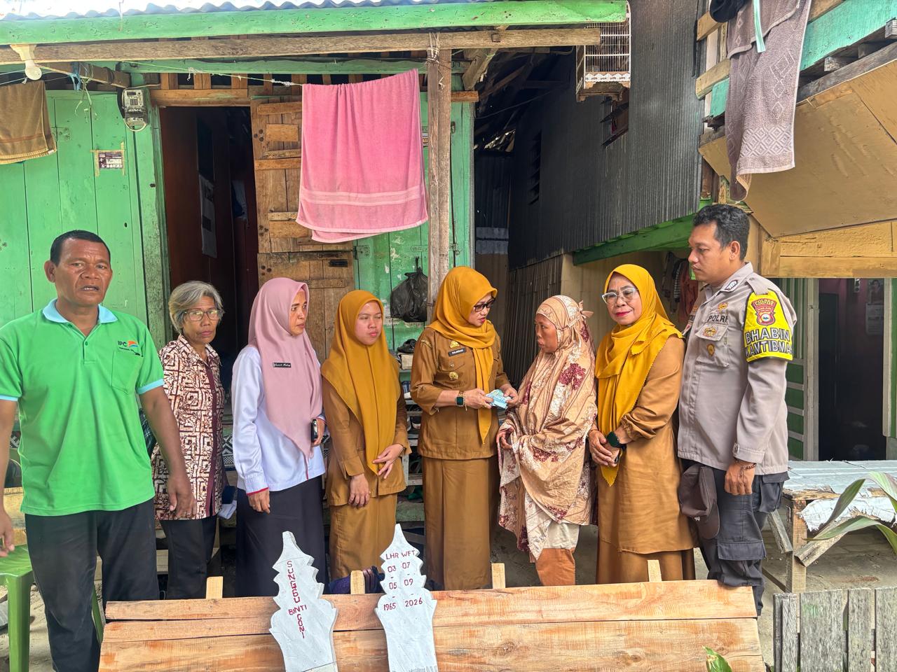 Bhabinkamtibmas Labukkang Hadir di Rumah Duka, Wujud Nyata Kepedulian Polri