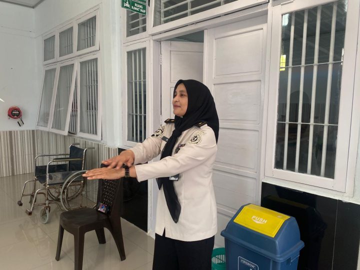 Tetap Bugar di Masa Pembinaan, Posyandu Lansia Lapas Parepare Gelar Senam dan Berikan Tambahan Gizi