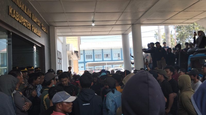 Merasa Dianaktirikan, Ratusan Petani Geruduk Kantor PSDA dan DPRD Pinrang