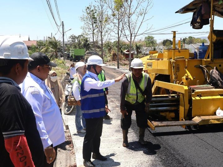 Jalan Ambo Matti Tegal Mulai Diaspal, Wali Kota Tasming Hamid Minta Warga Jaga Drainase