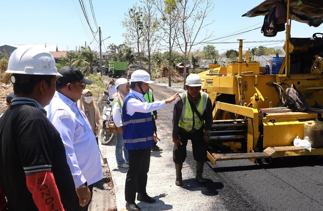 Jalan Ambo Matti Tegal Mulai Diaspal, Wali Kota Tasming Hamid Minta Warga Jaga Drainase