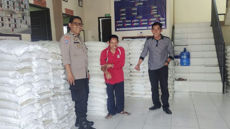 841 KK di Lapadde Terima Beras 10 Kg, Kapolsek Ujung: Polri Harus Pastikan Bantuan Tepat Sasaran