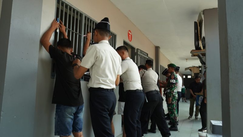Perkuat Deteksi Dini, Rutan Pinrang Gelar Razia Gabungan TNI-Polri, 104 Orang Negatif Narkoba