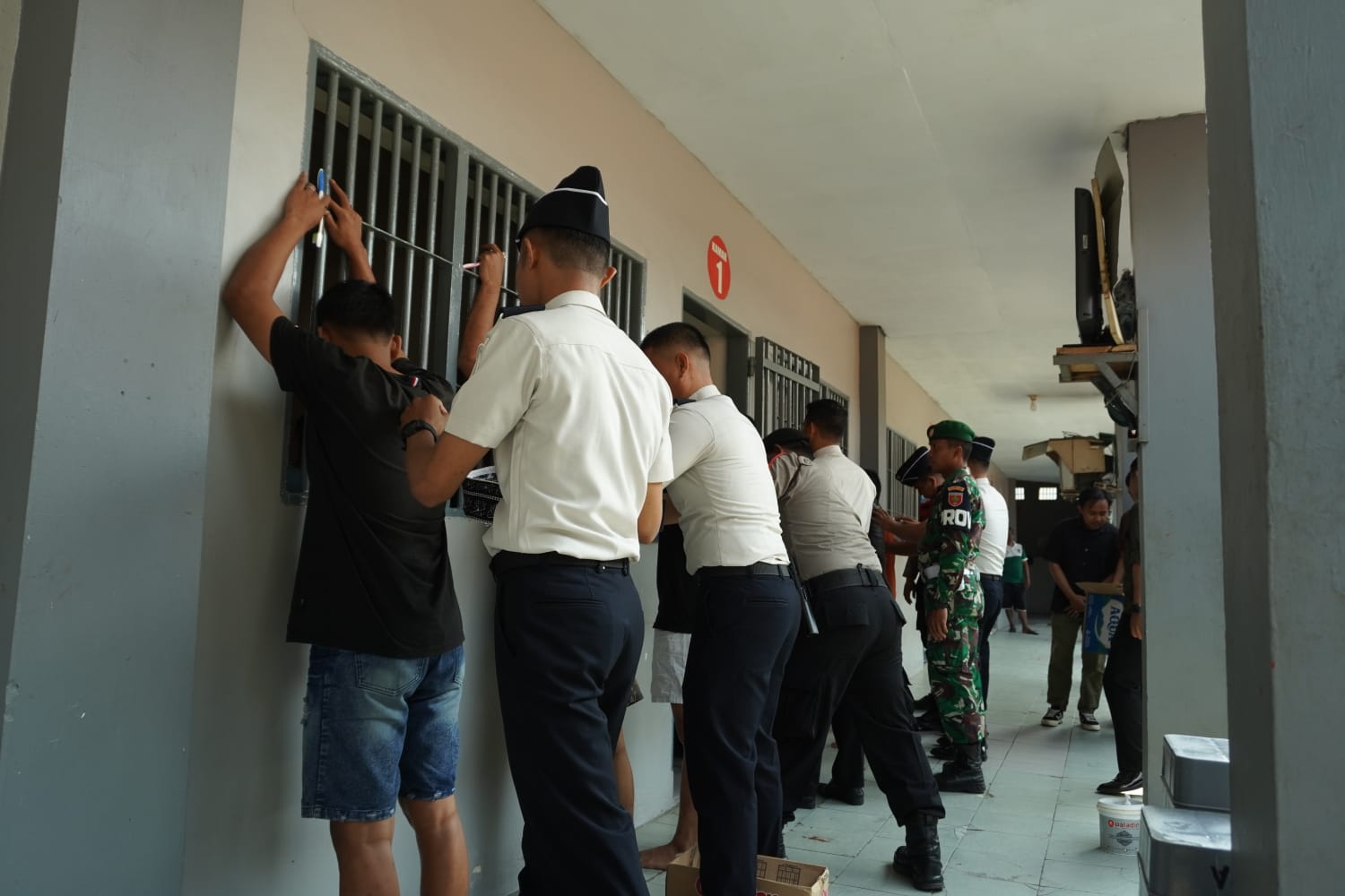 Perkuat Deteksi Dini, Rutan Pinrang Gelar Razia Gabungan TNI-Polri, 104 Orang Negatif Narkoba