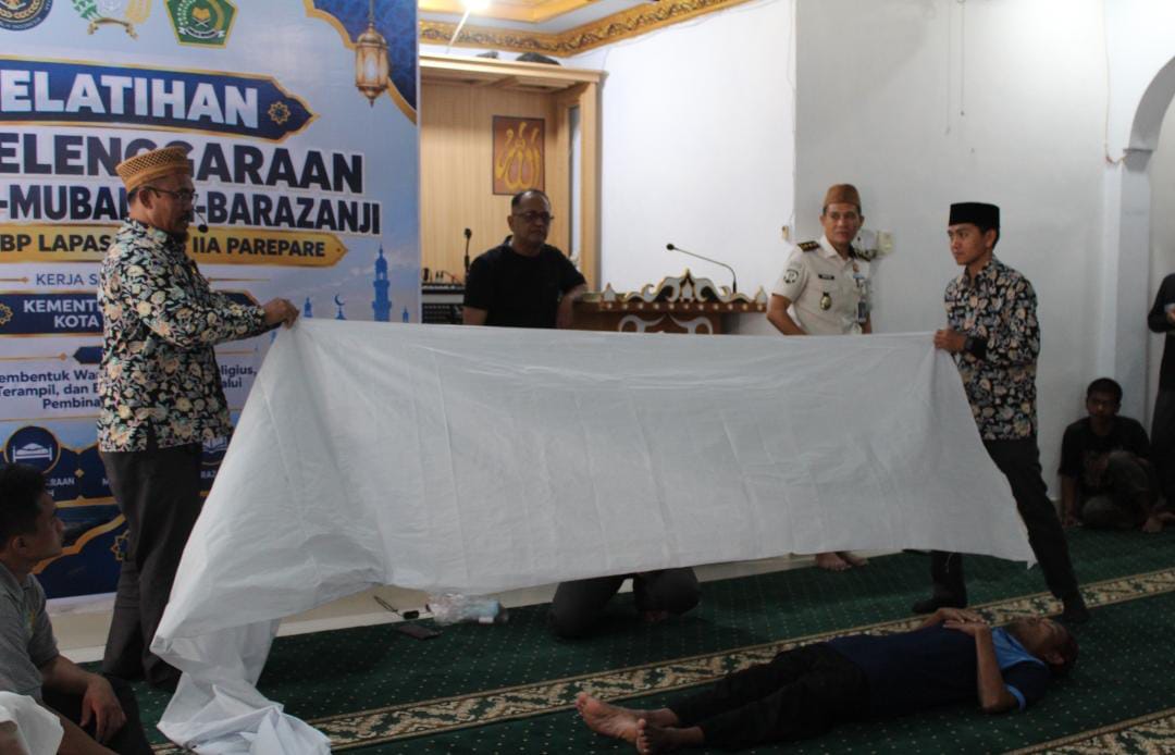 Bekal untuk Kembali ke Masyarakat, WBP Lapas Parepare Dilatih dalam Penyelenggaraan Jenazah