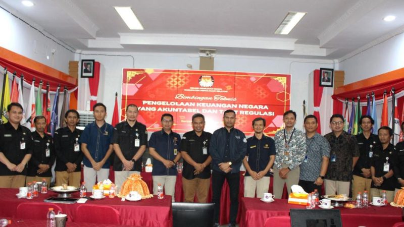 Perkuat Akuntabilitas Pengelolaan Keuangan Negara, KP2KP Benteng Sampaikan Bimbingan Teknis di KPU Kepulauan Selayar
