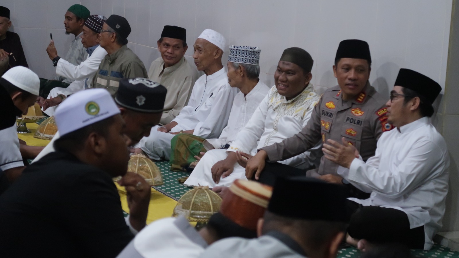 Kapolsek dan Camat Ujung Hadiri Maulid Nabi, Hadir di Tengah Warga Berikan Dukungan Moral