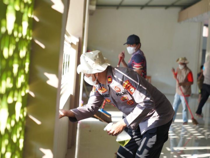 Hari Jadi Propam ke-24, Sipropam Parepare Pilih Aksi Bersihkan Masjid