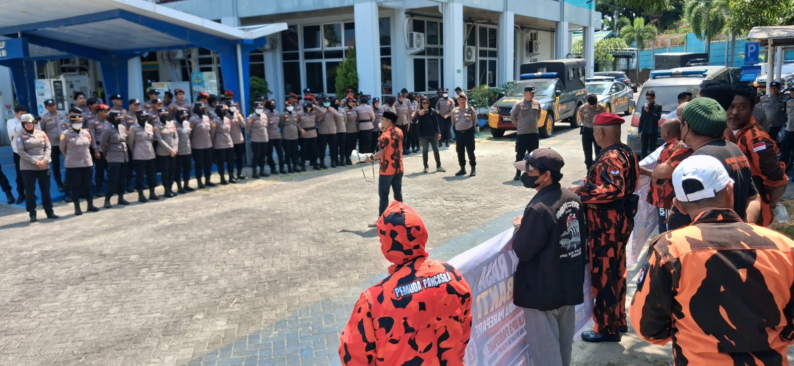 Berlangsung Kondusif, Polres Parepare Kawal Aksi Pemuda Pancasila di Kantor PLN UP3