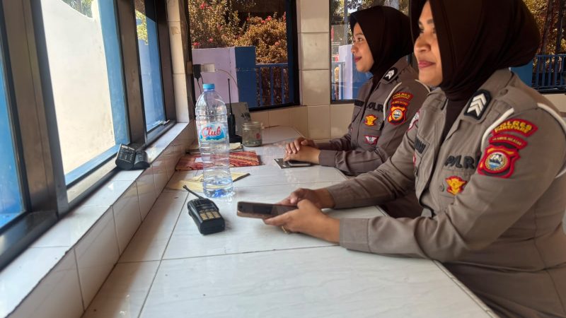 Wujud Toleransi dan Pelayanan Prima, Polwan Polres Parepare Amankan Salat Jumat untuk Beri Kesempatan Polki Beribadah