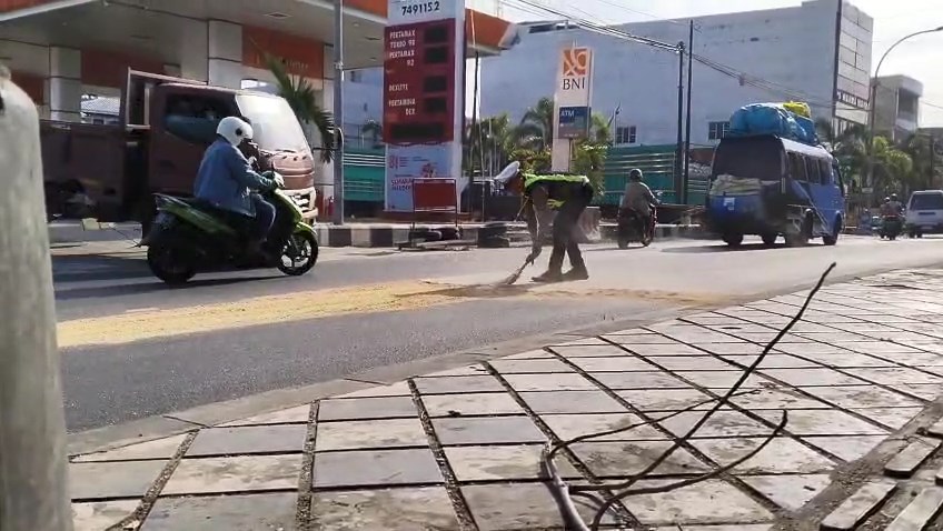 Aksi Spontan Aipda Herman saat Hendak Isi BBM Tuai Pujian