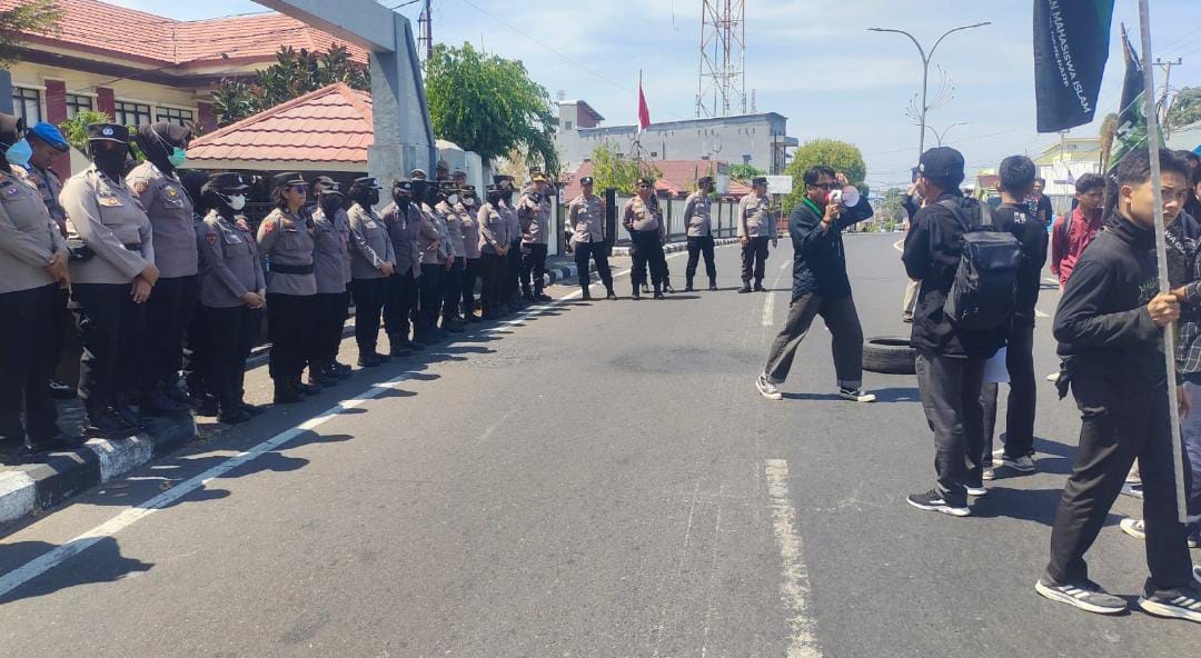 Polres Parepare Kawal Aksi HMI di DPRD, Unjuk Rasa Berakhir Kondusif