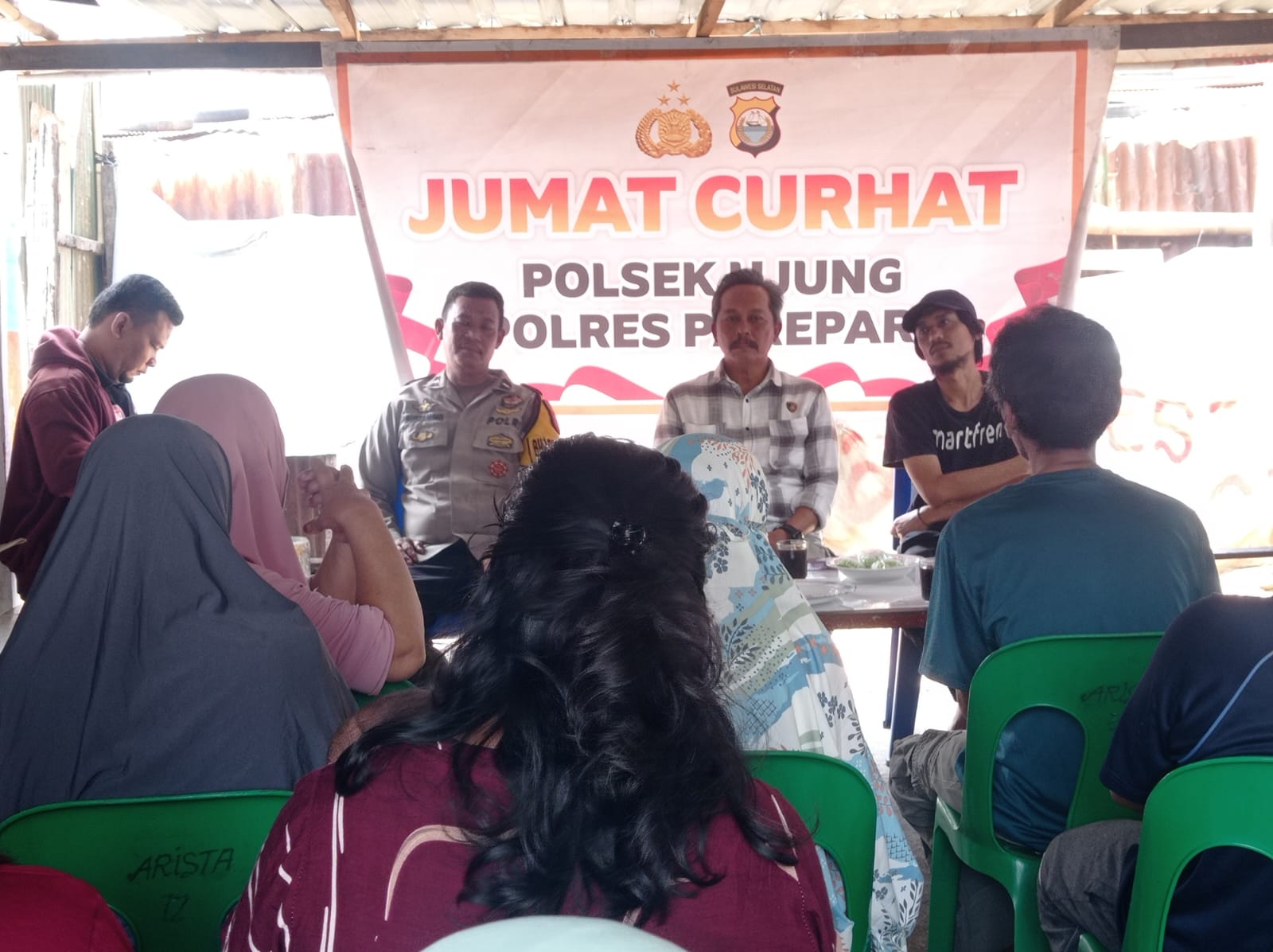 Jumat Curhat Polsek Ujung di Pemukiman Warga M.Kurdi, Dimanfaatkan Sebagai Sarana Silaturahmi Polisi Bersama Masyarakat