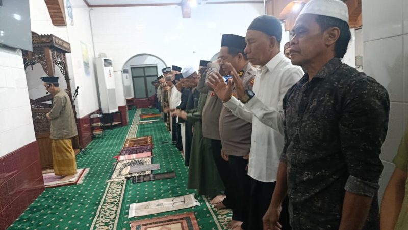 Bukan Sekadar Salat Berjamaah, Kapolsek KPN Parepare Ajak Masyarakat Bersama Jaga Keamanan
