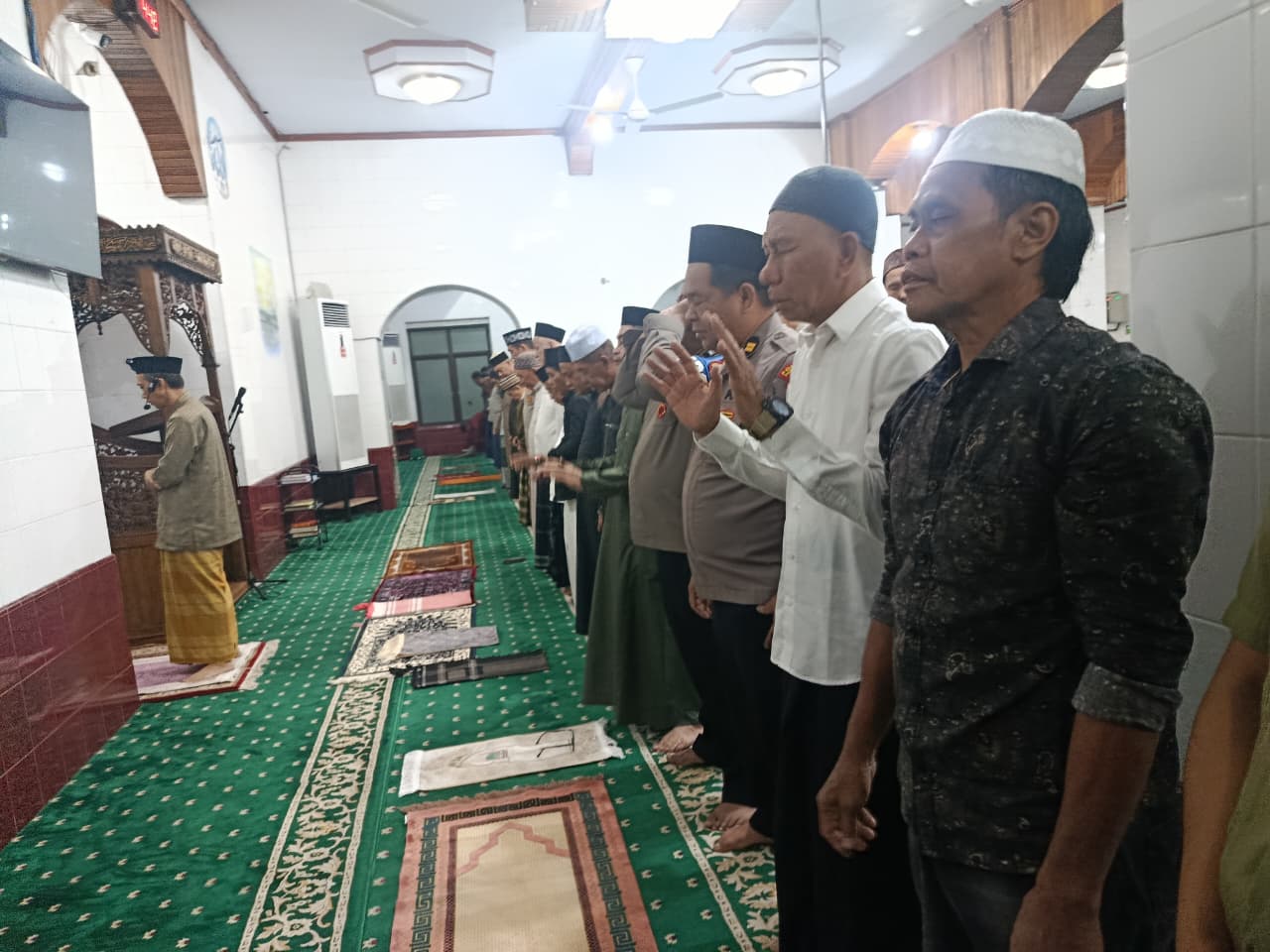 Bukan Sekadar Salat Berjamaah, Kapolsek KPN Parepare Ajak Masyarakat Bersama Jaga Keamanan