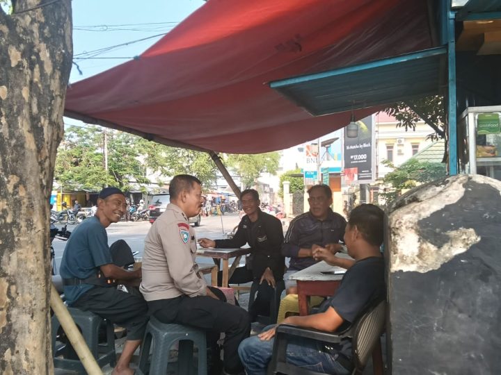 Ngopi Bareng Warga, Cara Humanis Bhabinkamtibmas Polres Parepare Jaga Keamanan Lingkungan