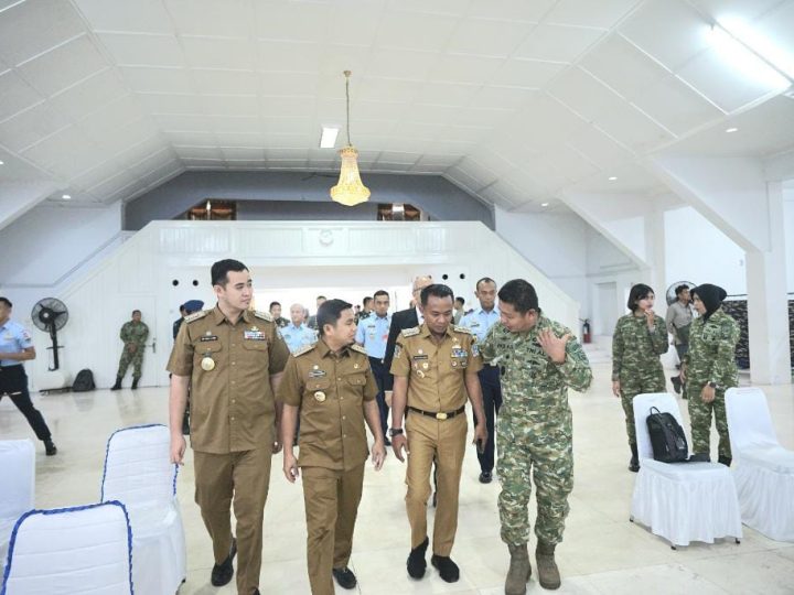 Hari Kesehatan TNI AL 2026, Wali Kota Parepare Tasming Hamid Terima Brevet Kehormatan di Makassar