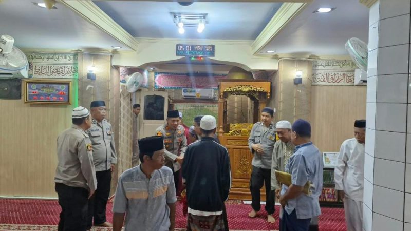 Polsek Ujung Gelorakan Salat Subuh Berjamaah, Sampaikan Pesan Kamtibmas