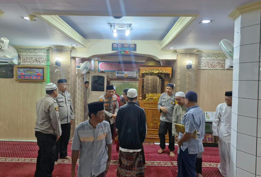 Polsek Ujung Gelorakan Salat Subuh Berjamaah, Sampaikan Pesan Kamtibmas