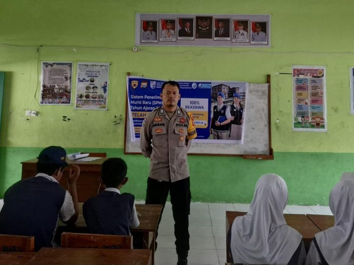 Sosialisasi SMA Kemala Taruna Bhayangkara, Bhabinkamtibmas Polsek Bacukiki Edukasi Pelajar SMPN 9 Parepare