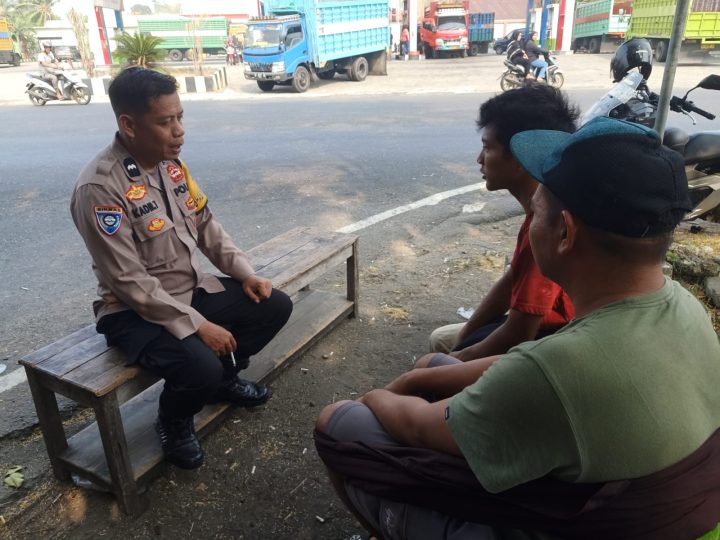 Bhabinkamtibmas Lumpue Gelar Sambang dan Patroli, Perkuat Kamtibmas di Jalan Bau Massepe