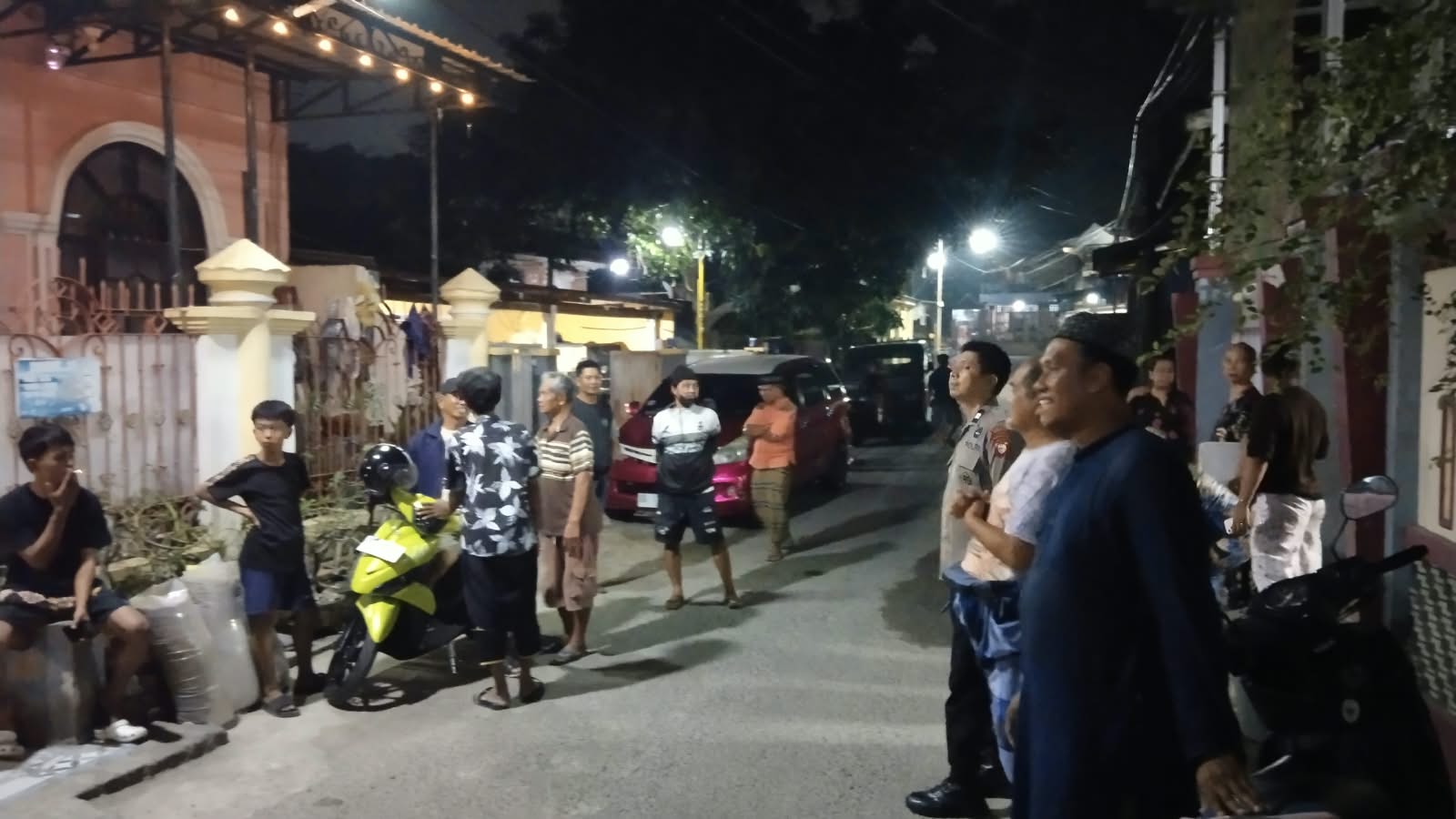 Antisipasi Gangguan Kamtibmas, Kapolsek Bacukiki Pimpin Patroli Blue Light dan Sita Sajam