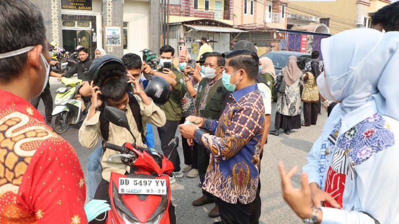 Pemkot Parepare Bagikan 1.750 Masker untuk Cegah ISPA di Tengah Kabut Asap