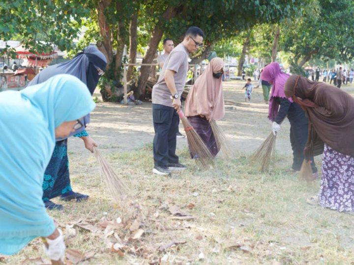 Wujud Green Policing, Kapolres dan Wali Kota Parepare Pimpin Karya Bhakti Bersih Pantai di Pantaiku