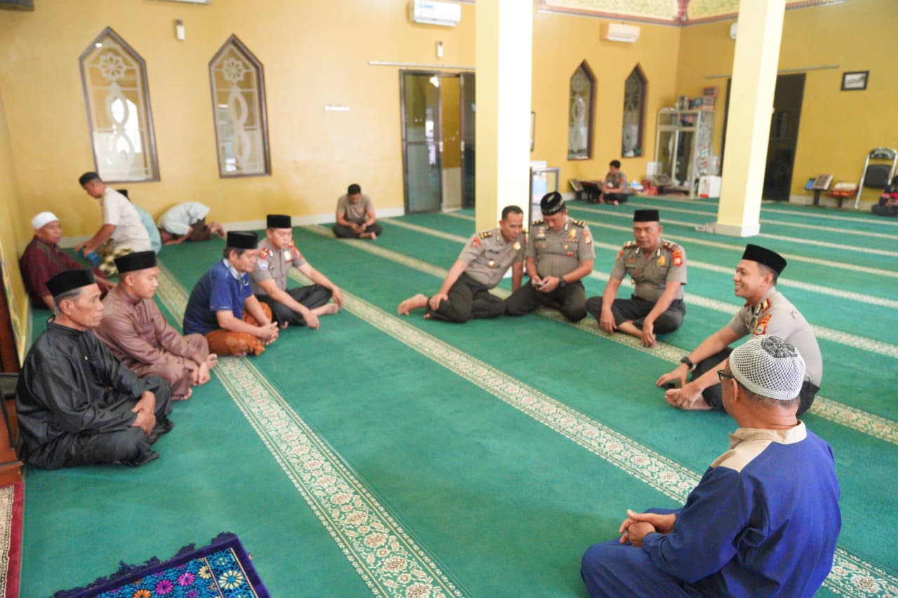 Jalin Silaturahmi dan Jaga Harkamtibmas, Kapolres Parepare Gelar Safari Jumat Keliling di Masjid Mujahid Baiturrahim