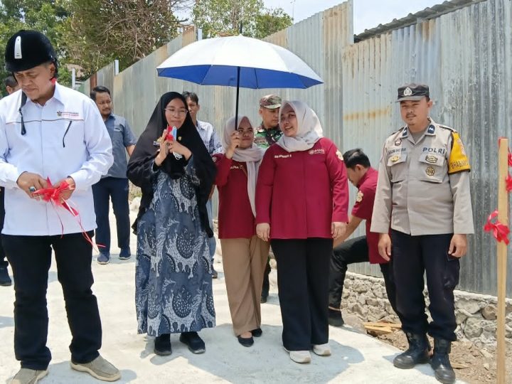 Akses Kebun Warga Lompoe Diperbaiki, Bhabinkamtibmas Ingatkan Pentingnya Gotong Royong