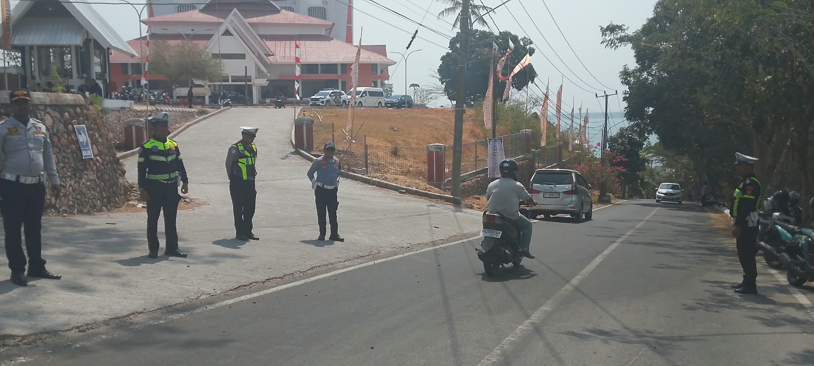 Polisi Atur Lalu Lintas Dies Natalis ITH Parepare, Jalan Pemuda Tetap Terkendali