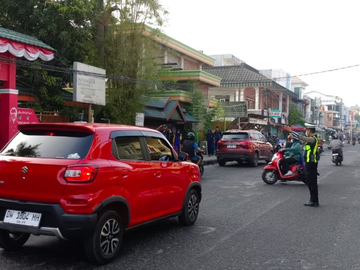 Polisi Hadir saat Warga Mulai Beraktivitas, Sat Lantas Parepare Utamakan Keselamatan Jalan