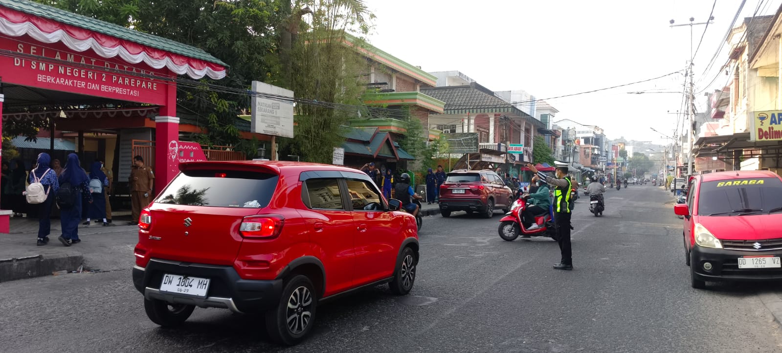 Polisi Hadir saat Warga Mulai Beraktivitas, Sat Lantas Parepare Utamakan Keselamatan Jalan