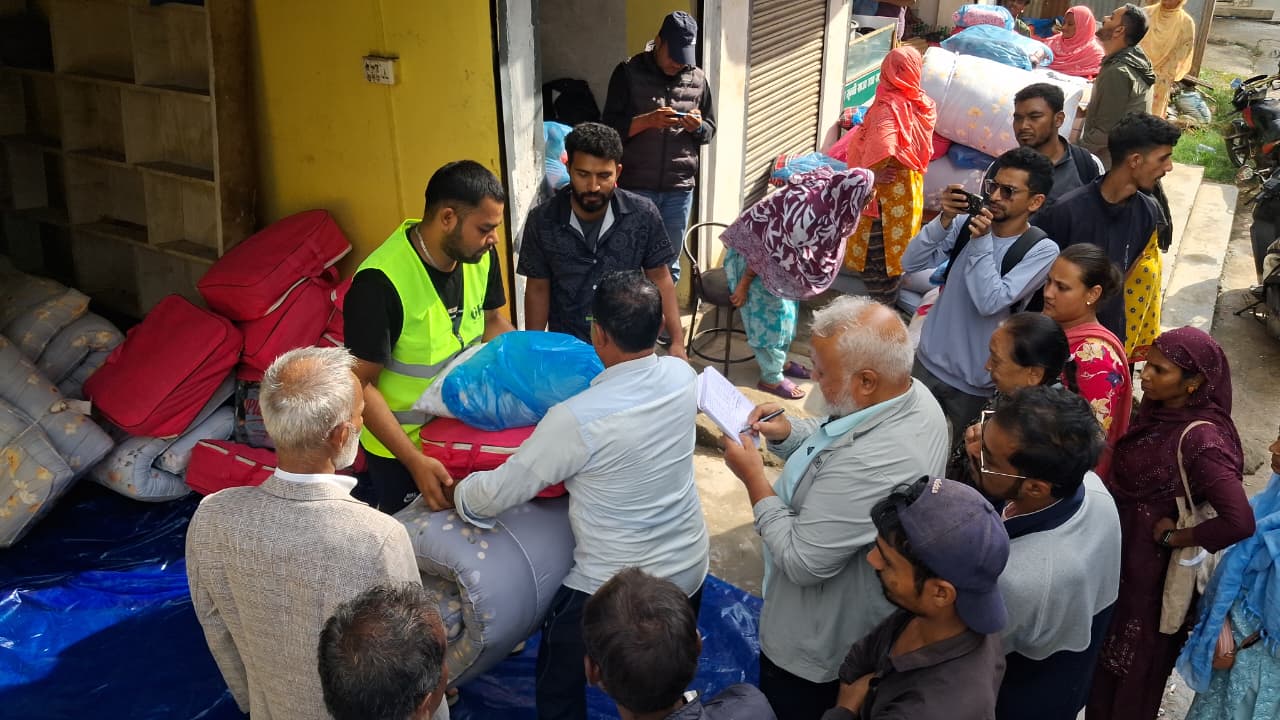 Pertamina Sulawesi Salurkan Bantuan Perlengkapan Tidur bagi Penyintas Banjir Bandang di Nepal