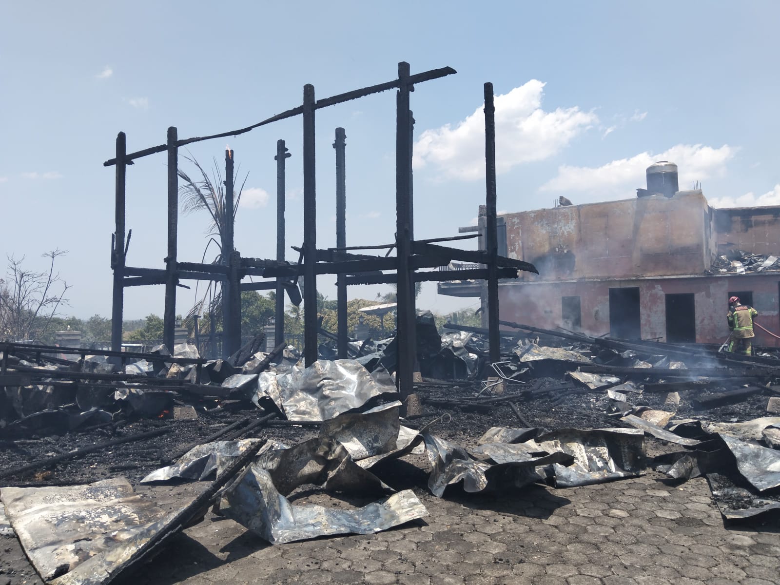 Rumah Ketua Golkar Pinrang Ludes terbakar