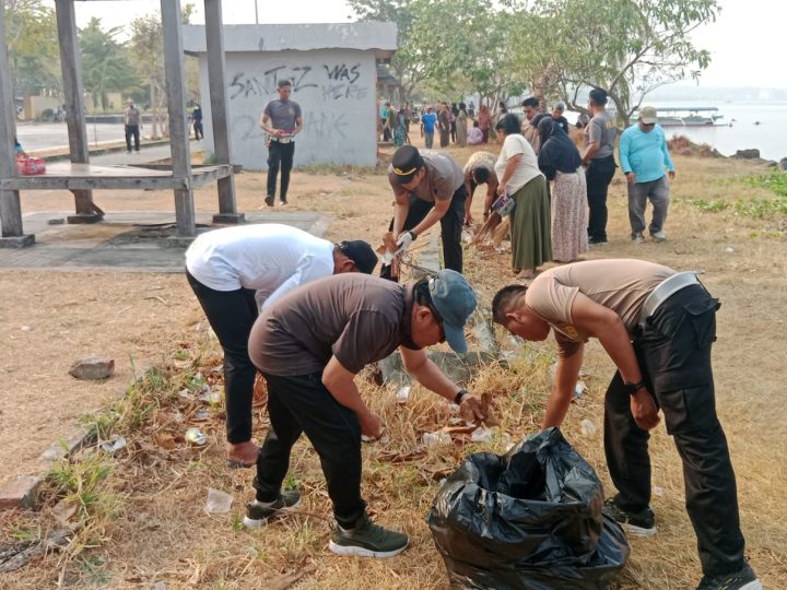 Bersih-Bersih Pantai, Polsek Ujung dan Pemerintah Kecamatan Ujung Bersinergi