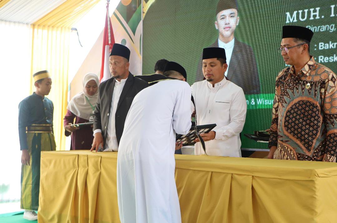 Hadiri Wisuda Santri Ponpes Hilyatul Irsyad, Tasming Hamid Dukung Penguatan Nilai Keagamaan di Parepare