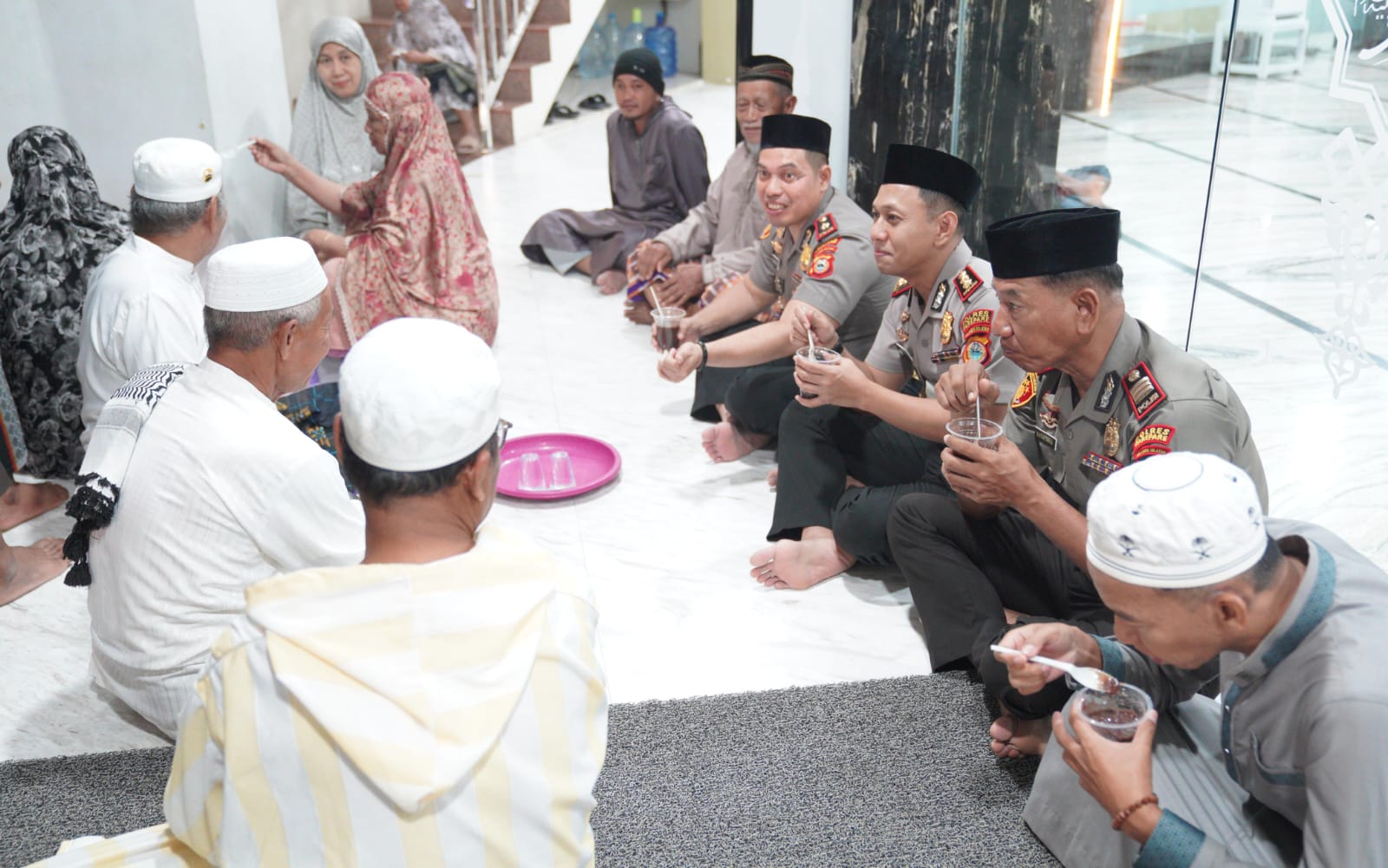 Subuh Keliling di Masjid Terapung B.J. Habibie, Kapolres Parepare Ajak Jamaah Utamakan Adab dan Makmurkan Masjid