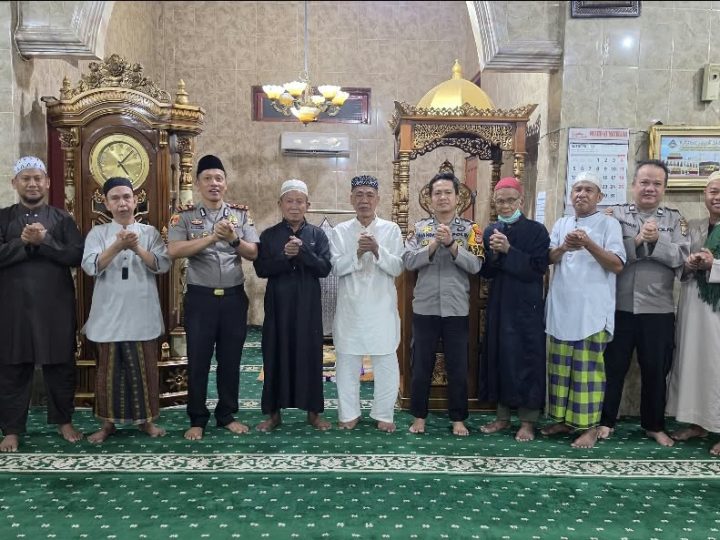 Subuh Keliling di Masjid Al Muttaqin, Kapolsek Ujung Eratkan Silaturahmi dan Sampaikan Pesan Kamtibmas