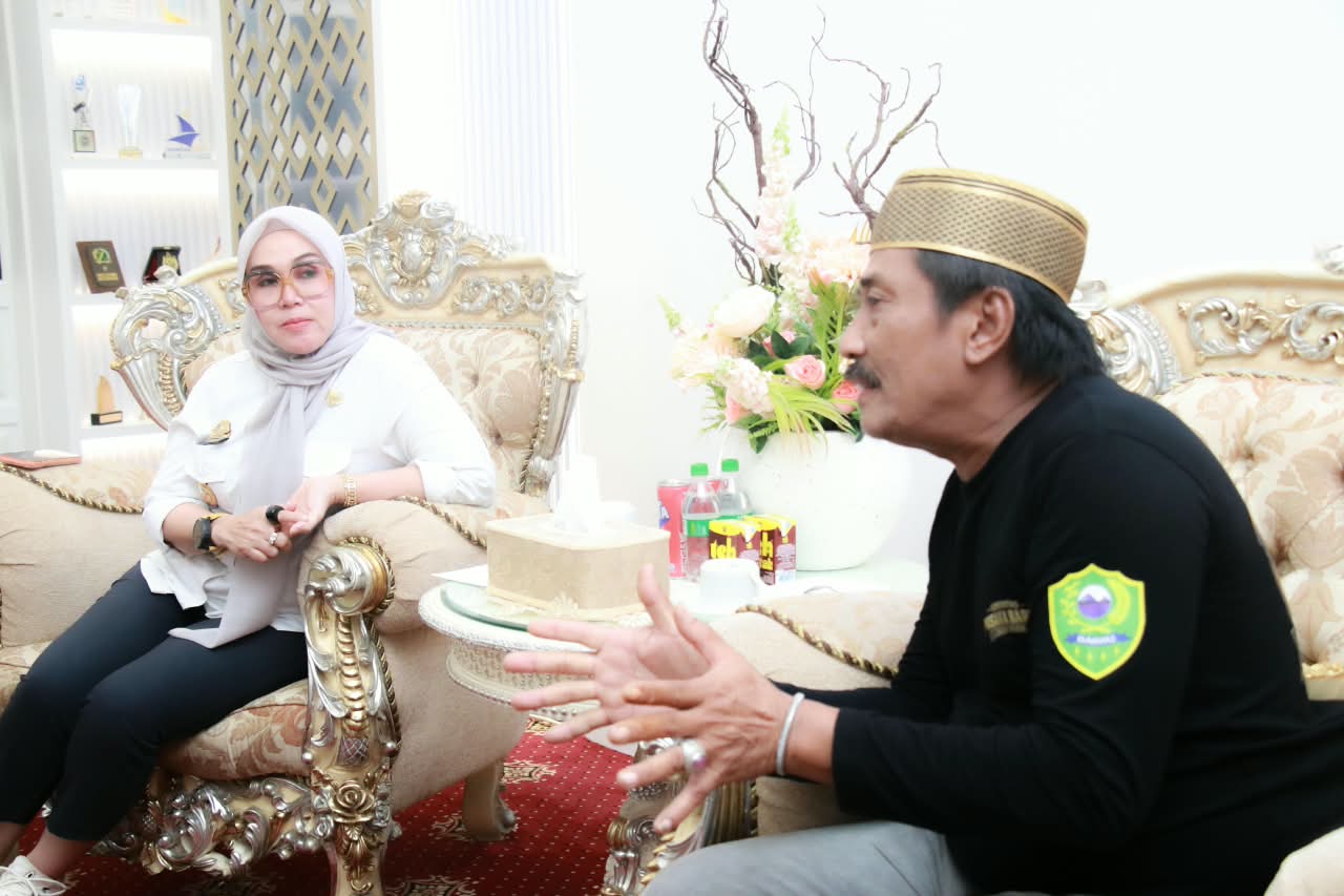 Audiensi Komunitas Pusaka Tompo Jareng, Bupati Barru Tekankan Hasil Konkret Pelestarian Parewa Bessi