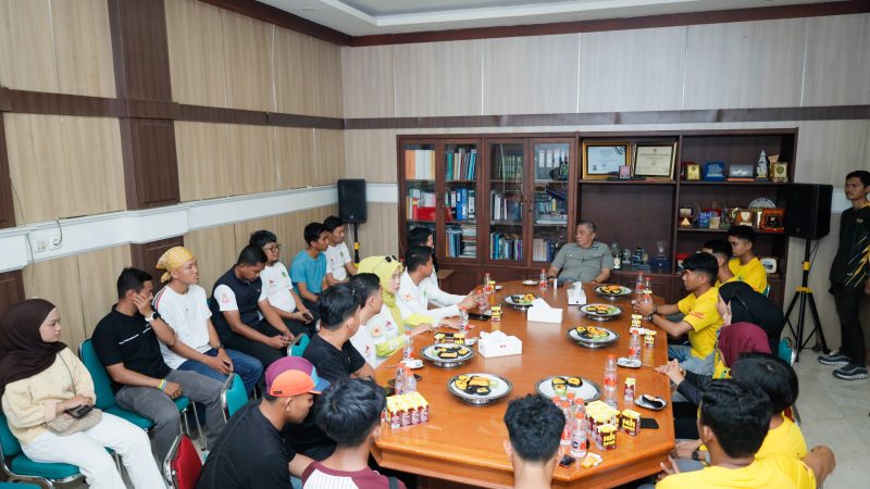 Wabup Barru Lepas Kontingen ALTI ke Porprov Sulsel: Lari Trail Wadah Kesehatan dan Promosi Daerah